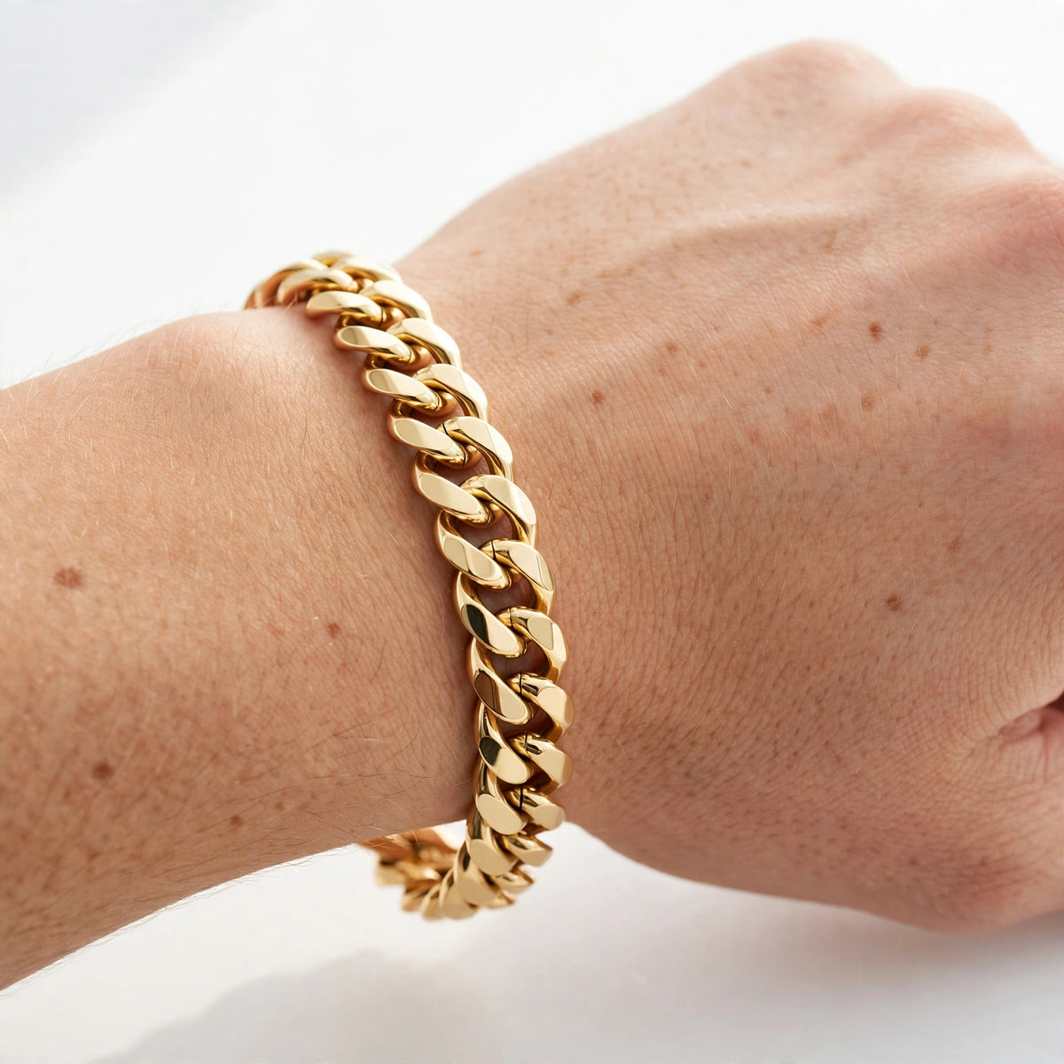 Nova Royal Cuban Link Bracelet in Gold